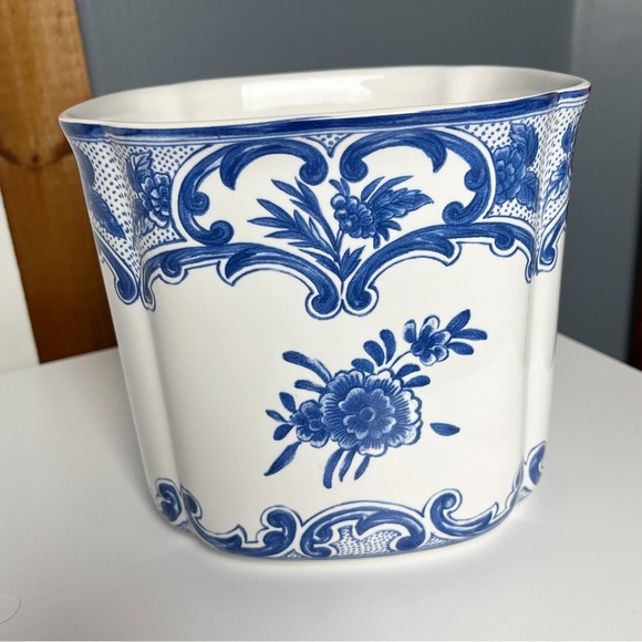 Vintage Tiffany & Co Blue and White Delft Floral Vase Planter - Picture 12 of 15